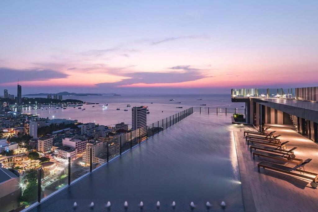 The Base Condo Center Of Pattaya Rooftop Swimming Pool Exteriör bild
