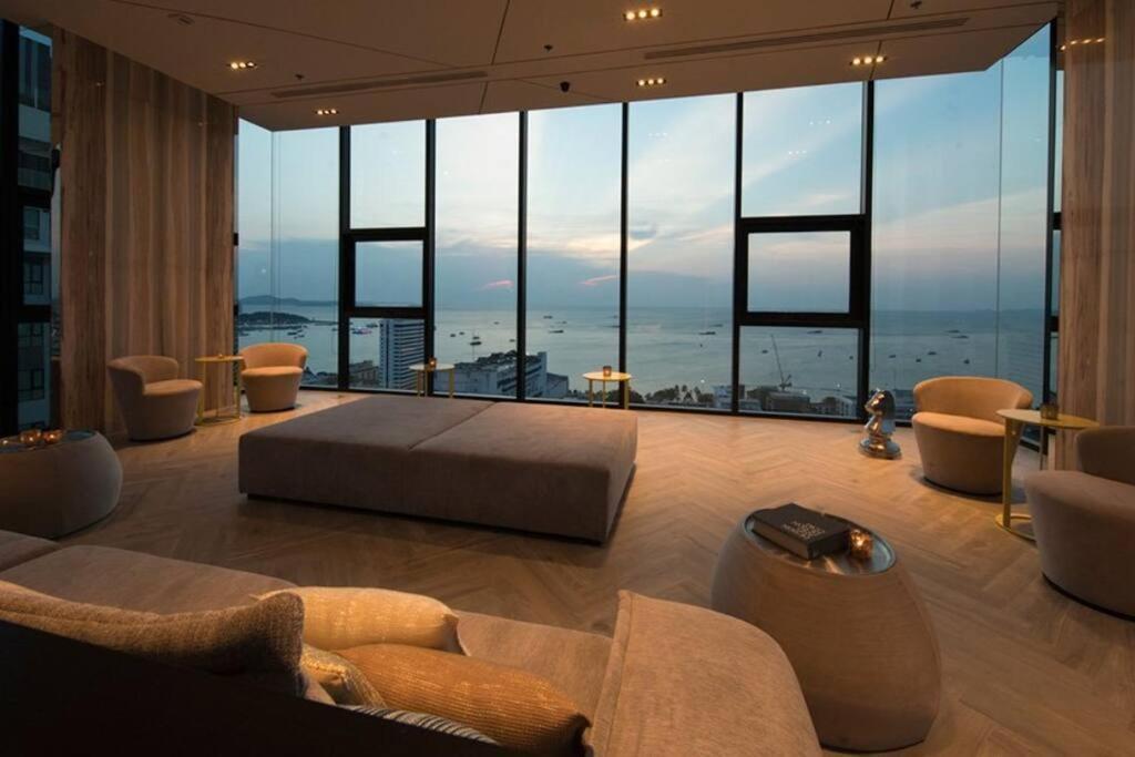 The Base Condo Center Of Pattaya Rooftop Swimming Pool Exteriör bild