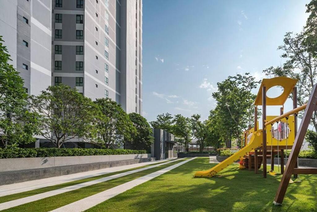 The Base Condo Center Of Pattaya Rooftop Swimming Pool Exteriör bild