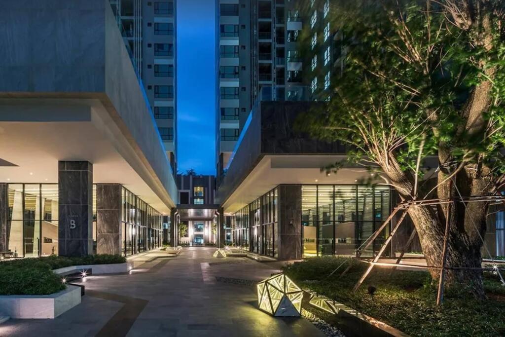 The Base Condo Center Of Pattaya Rooftop Swimming Pool Exteriör bild