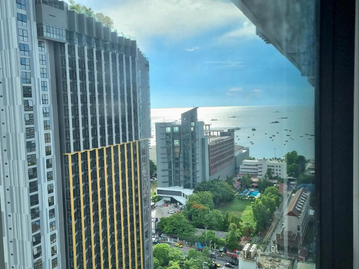 The Base Condo Center Of Pattaya Rooftop Swimming Pool Exteriör bild