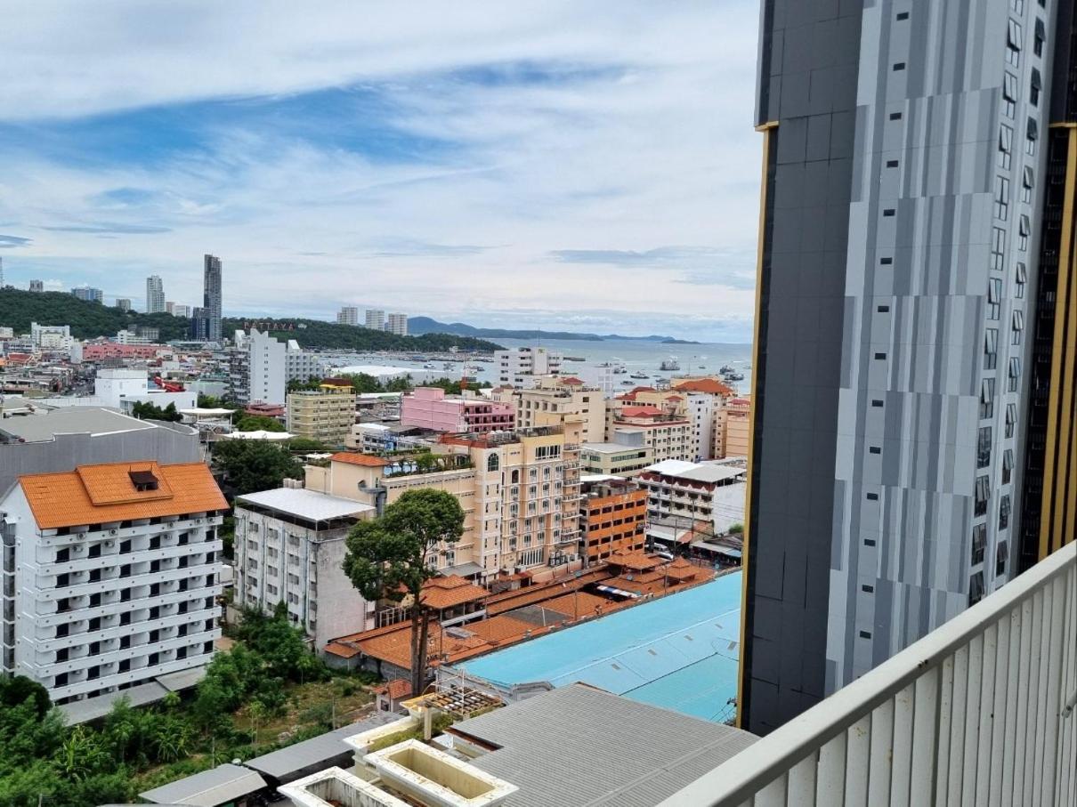 The Base Condo Center Of Pattaya Rooftop Swimming Pool Exteriör bild