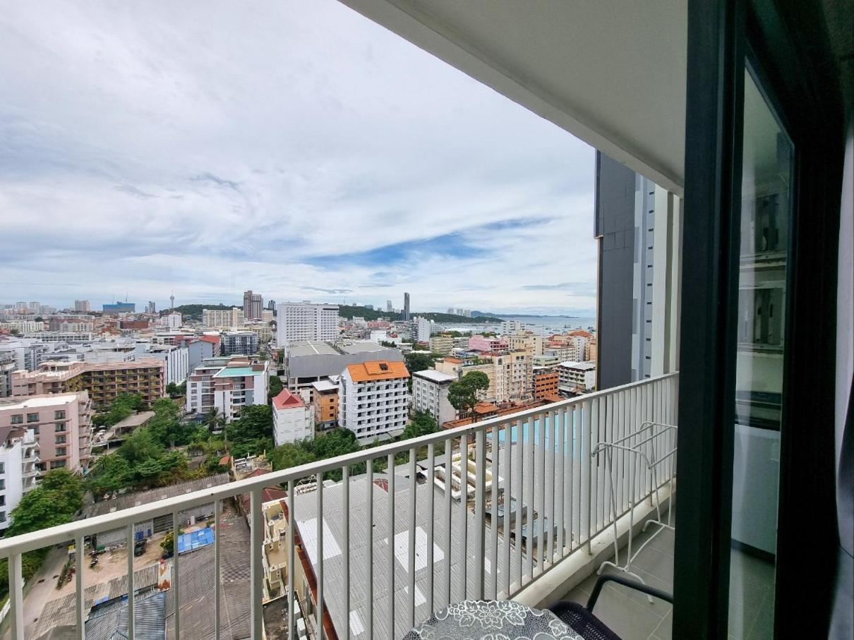 The Base Condo Center Of Pattaya Rooftop Swimming Pool Exteriör bild