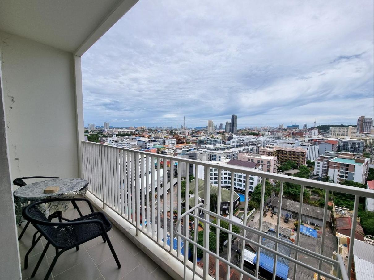 The Base Condo Center Of Pattaya Rooftop Swimming Pool Exteriör bild